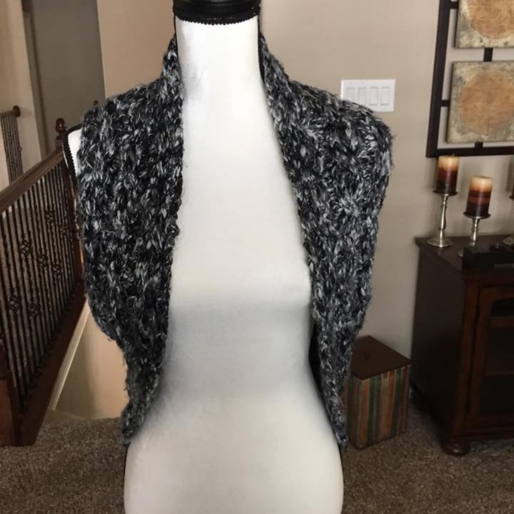 Bébé sweater vest.